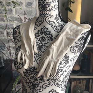Vintage Gloves: White, wrist length